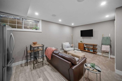 4410 17 Avenue Nw, Calgary, AB - Indoor