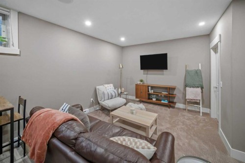 4410 17 Avenue Nw, Calgary, AB - Indoor