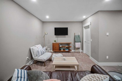 4410 17 Avenue Nw, Calgary, AB - Indoor