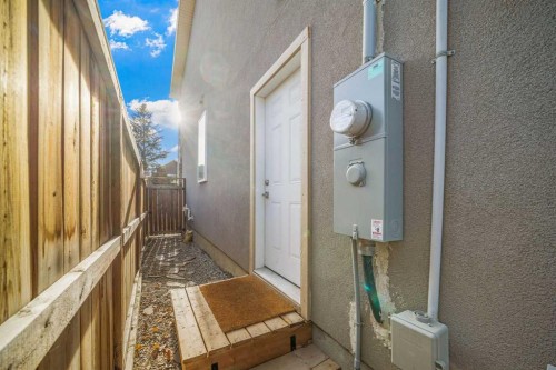 4410 17 Avenue Nw, Calgary, AB - Indoor Photo Showing Other Room