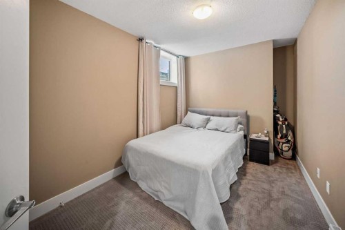 4410 17 Avenue Nw, Calgary, AB - Indoor Photo Showing Bedroom