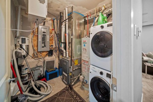 4410 17 Avenue Nw, Calgary, AB - Indoor Photo Showing Laundry Room