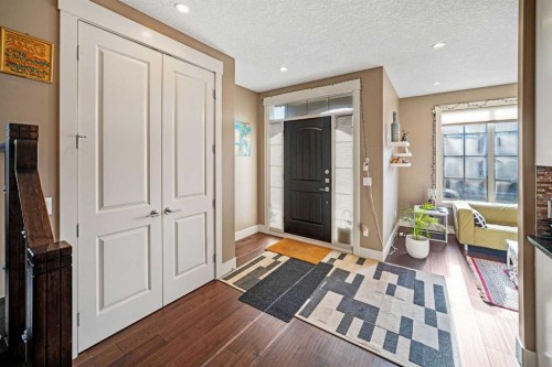 4410 17 Avenue Nw, Calgary, AB - Indoor Photo Showing Other Room