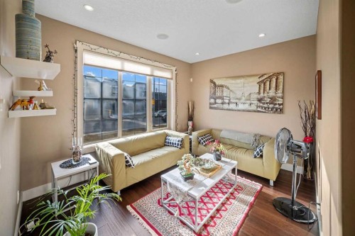 4410 17 Avenue Nw, Calgary, AB - Indoor Photo Showing Living Room