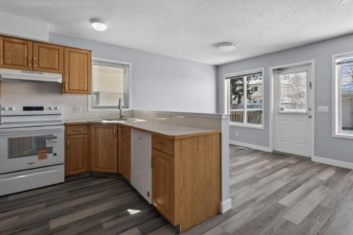 3103 39 Street Sw, Calgary, AB - Indoor Photo Showing Kitchen