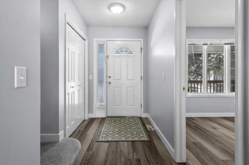 3103 39 Street Sw, Calgary, AB - Indoor Photo Showing Other Room