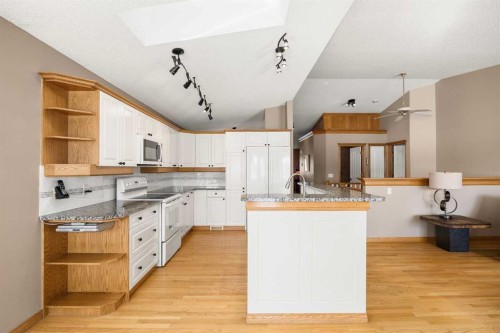 8 Edgevalley View Nw, Calgary, AB - Indoor Photo Showing Kitchen