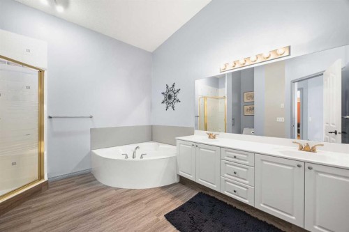 8 Edgevalley View Nw, Calgary, AB - Indoor Photo Showing Bathroom
