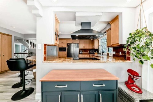 2002 Pump Hill Way Sw, Calgary, AB - Indoor Photo Showing Kitchen