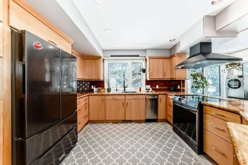 2002 Pump Hill Way Sw, Calgary, AB - Indoor Photo Showing Kitchen