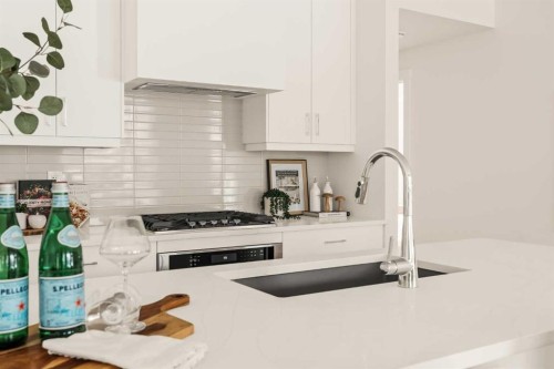 615 Sovereign Common Sw, Calgary, AB - Indoor Photo Showing Kitchen With Upgraded Kitchen