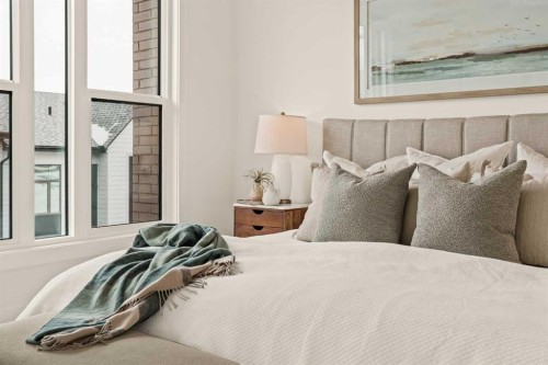 615 Sovereign Common Sw, Calgary, AB - Indoor Photo Showing Bedroom