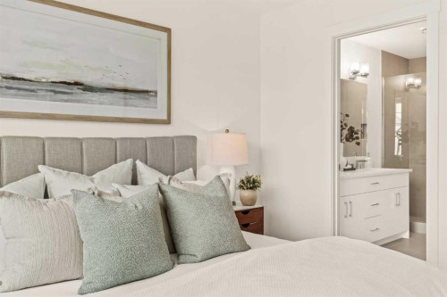 615 Sovereign Common Sw, Calgary, AB - Indoor Photo Showing Bedroom