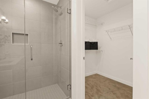 615 Sovereign Common Sw, Calgary, AB - Indoor Photo Showing Bathroom