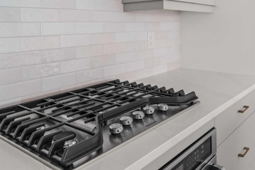 605 Sovereign Common Sw, Calgary, AB - Indoor Photo Showing Kitchen