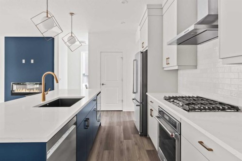 605 Sovereign Common Sw, Calgary, AB - Indoor Photo Showing Kitchen With Upgraded Kitchen