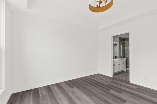 605 Sovereign Common Sw, Calgary, AB - Indoor Photo Showing Other Room