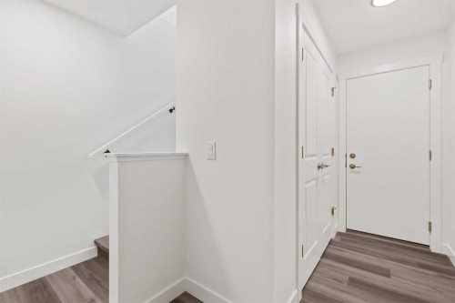 605 Sovereign Common Sw, Calgary, AB - Indoor Photo Showing Other Room