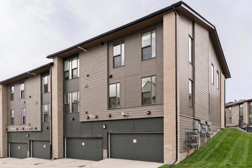 605 Sovereign Common Sw, Calgary, AB - Outdoor With Exterior