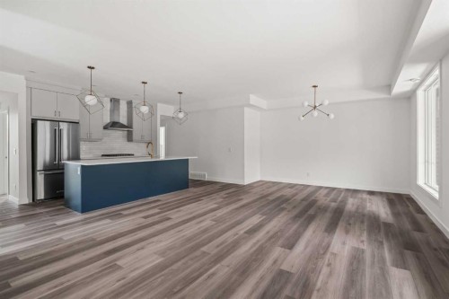 605 Sovereign Common Sw, Calgary, AB - Indoor Photo Showing Kitchen