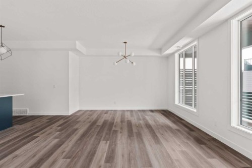 605 Sovereign Common Sw, Calgary, AB - Indoor Photo Showing Other Room