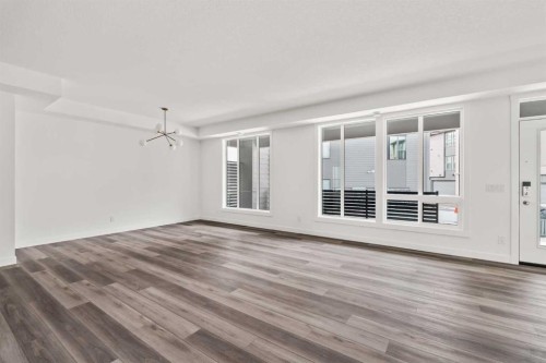 605 Sovereign Common Sw, Calgary, AB - Indoor Photo Showing Other Room