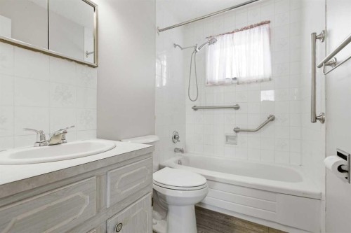 32 Fonda Mews Se, Calgary, AB - Indoor Photo Showing Bathroom