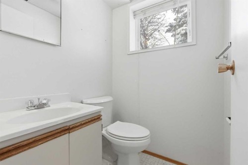 32 Fonda Mews Se, Calgary, AB - Indoor Photo Showing Bathroom