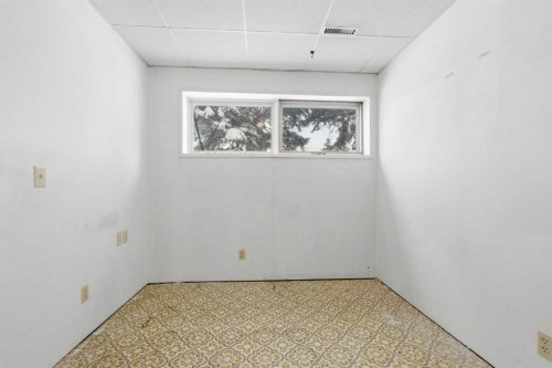 32 Fonda Mews Se, Calgary, AB - Indoor Photo Showing Other Room