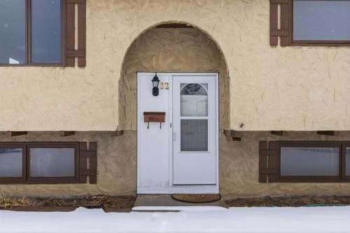 32 Fonda Mews Se, Calgary, AB - 