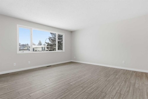 32 Fonda Mews Se, Calgary, AB - Indoor Photo Showing Other Room