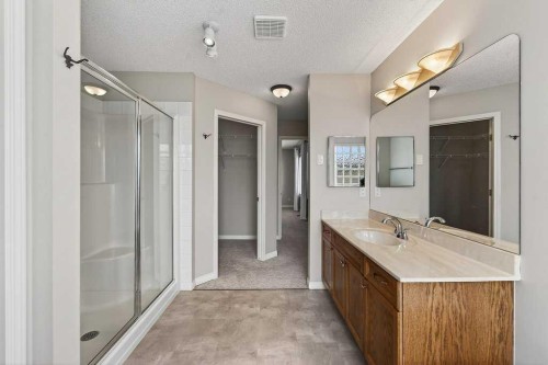 137 Simcrest Heights Sw, Calgary, AB - Indoor Photo Showing Bathroom