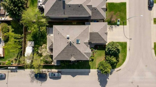 137 Simcrest Heights Sw, Calgary, AB - Outdoor
