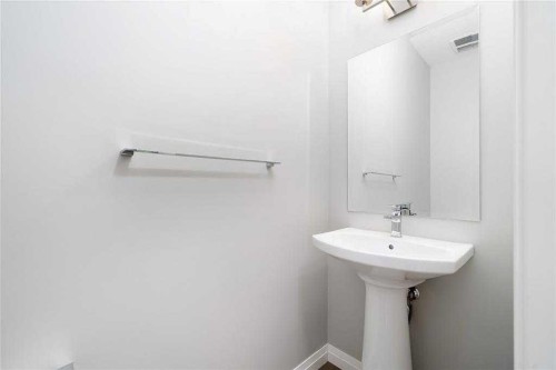 124 Auburn Meadows Crescent Se, Calgary, AB - Indoor Photo Showing Bathroom