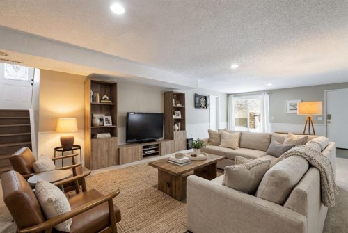 6607 Silver Springs Crescent Nw, Calgary, AB - Indoor Photo Showing Living Room