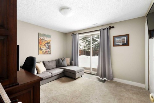 6607 Silver Springs Crescent Nw, Calgary, AB - Indoor Photo Showing Living Room