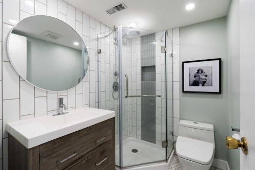 6607 Silver Springs Crescent Nw, Calgary, AB - Indoor Photo Showing Bathroom