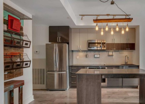 1003-550 Riverfront Avenue Se, Calgary, AB - Indoor Photo Showing Kitchen With Upgraded Kitchen