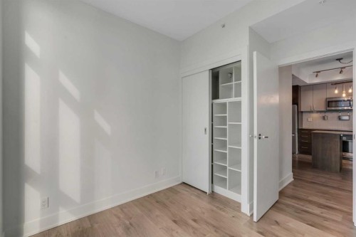 1003-550 Riverfront Avenue Se, Calgary, AB - Indoor Photo Showing Other Room
