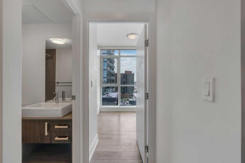 1003-550 Riverfront Avenue Se, Calgary, AB - Indoor Photo Showing Other Room