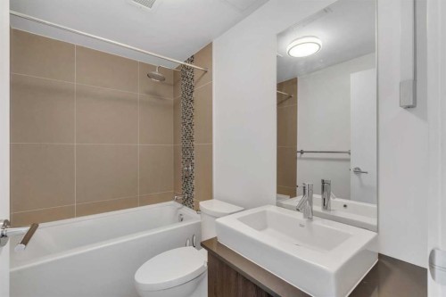 1003-550 Riverfront Avenue Se, Calgary, AB - Indoor Photo Showing Bathroom
