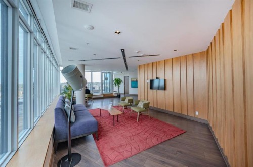 1003-550 Riverfront Avenue Se, Calgary, AB - Indoor Photo Showing Other Room