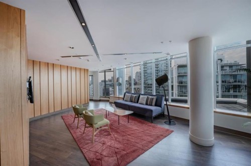 1003-550 Riverfront Avenue Se, Calgary, AB - Indoor Photo Showing Other Room