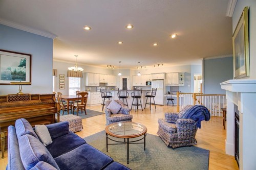 8 Link Spur, Claresholm, AB - Indoor Photo Showing Living Room