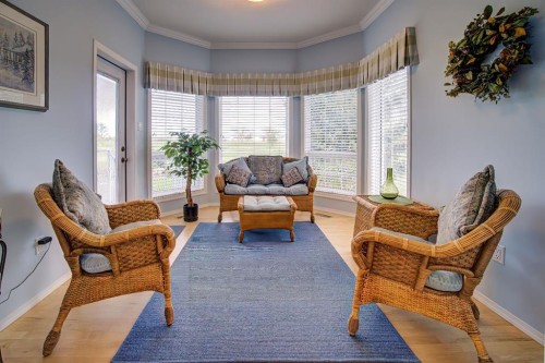 8 Link Spur, Claresholm, AB - Indoor Photo Showing Living Room