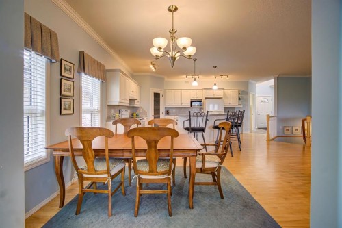 8 Link Spur, Claresholm, AB - Indoor Photo Showing Dining Room