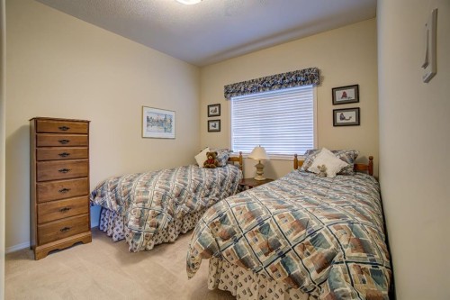 8 Link Spur, Claresholm, AB - Indoor Photo Showing Bedroom