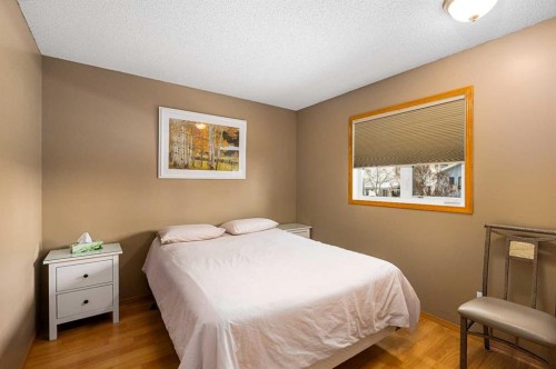 184 Sunmeadows Crescent Se, Calgary, AB - Indoor Photo Showing Bedroom