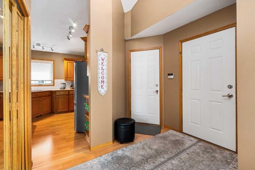 184 Sunmeadows Crescent Se, Calgary, AB - Indoor Photo Showing Other Room