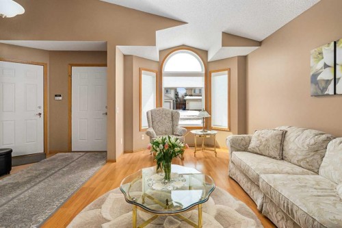184 Sunmeadows Crescent Se, Calgary, AB - Indoor Photo Showing Living Room